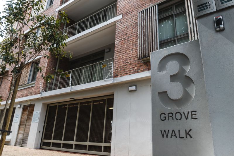 3 Grove Walk